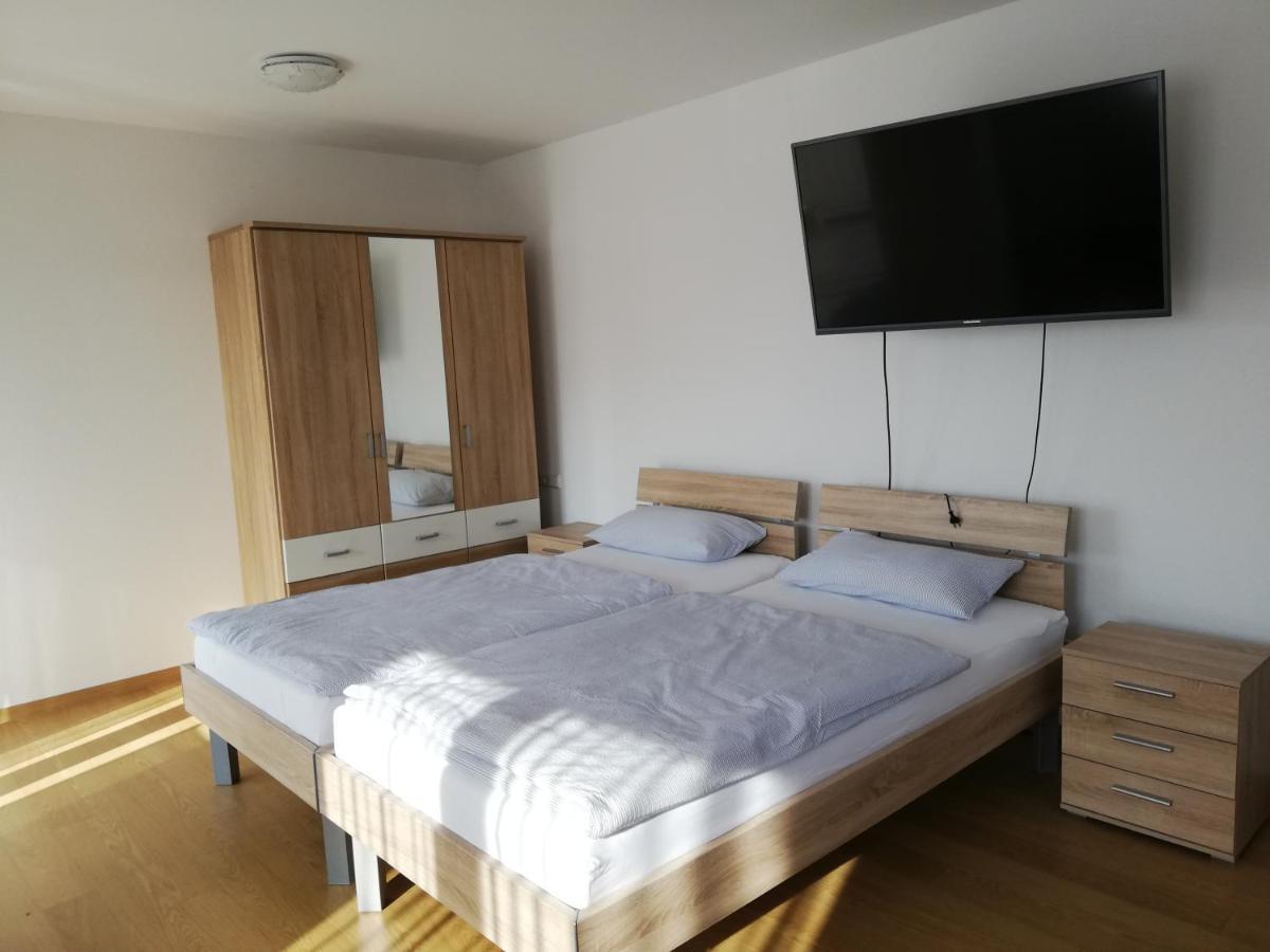 Ferienwohnungen Weishaupt Pfingstweider Strasse 30 Meckenbeuren Exterior foto